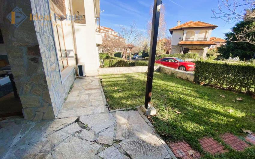 Flat with English patio in 
