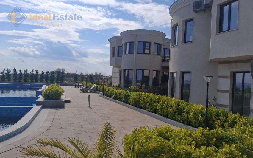 Zweistöckiges Haus mit drei Schlafzimmern in erster Meereslinie im Majestic Sea Village, Lahana – Sarafovo — ID2841 Foto 28