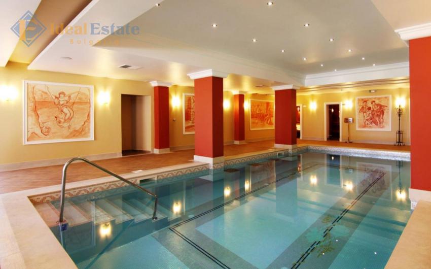 Haus mit Schwimmbad in 