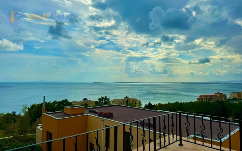 Просторен апартамент с панорамна гледка към морето в комплекс Sea Fort Club в Свети Влас — ID2797 Снимка 1