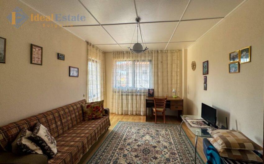 Four bedroom detached house ID2062 Photo 8