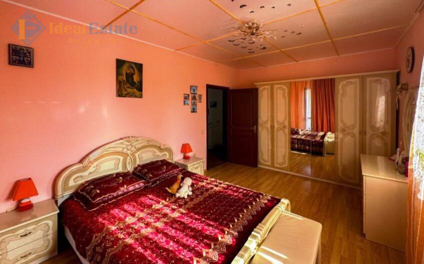 Four bedroom detached house ID2062 Photo 14