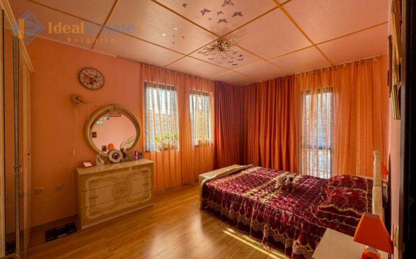Four bedroom detached house ID2062 Photo 16