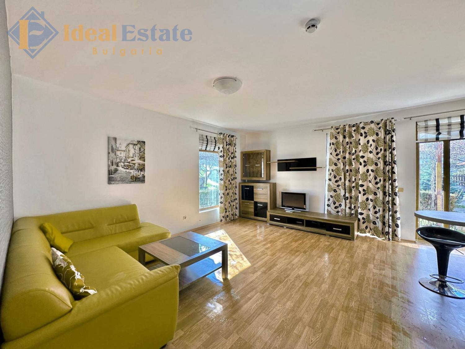 Двухкомнатная квартира с двориком ID2057 Увеличена снимка 2