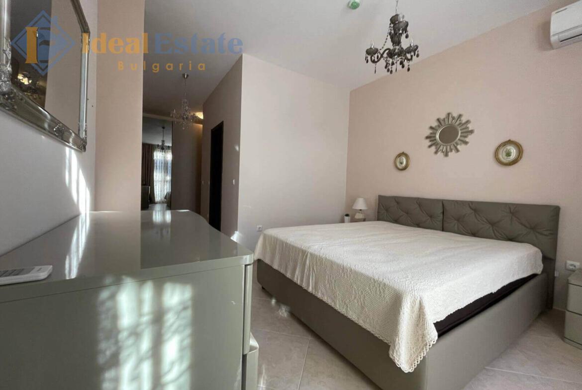 Erdgeschosswohnung mit vier Schlafzimmern ID1657 Vergrößertes Foto 16