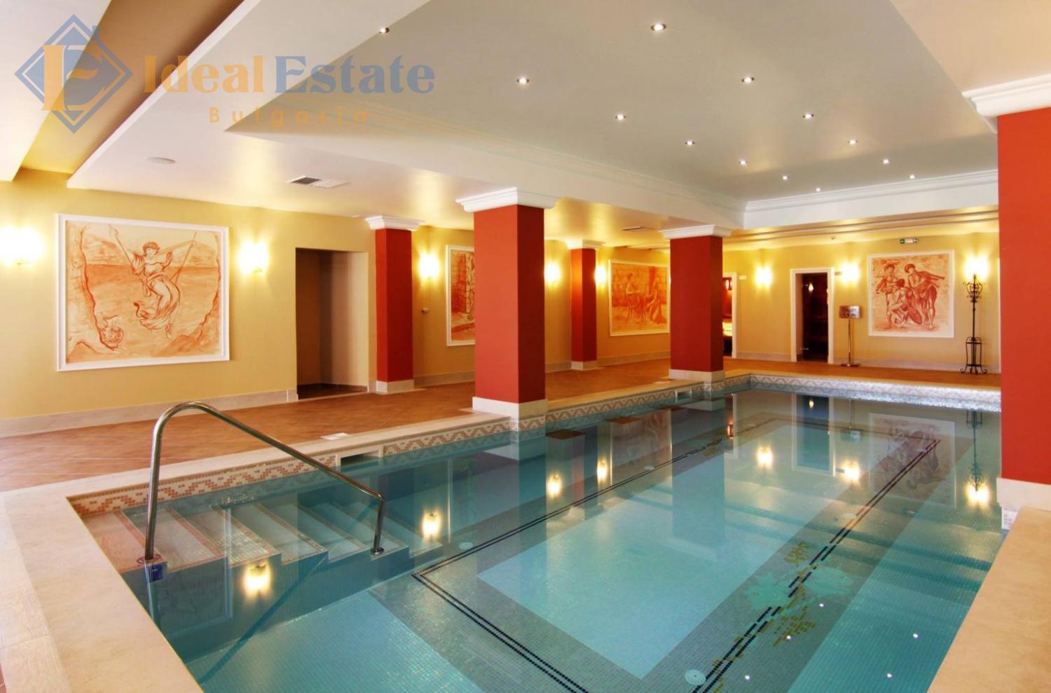 Haus mit Schwimmbad in 